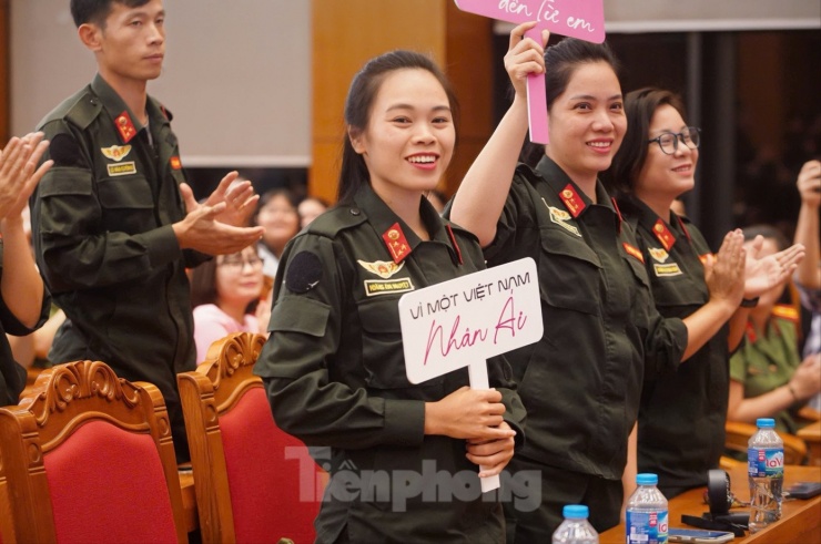 BTC cùng dàn em xinh, anh trai góp một tỷ đồng ủng hộ đồng bào vùng bão lũ - 29