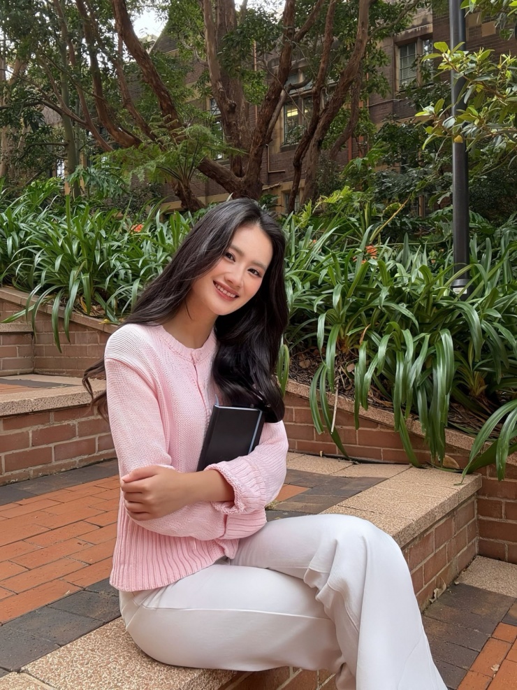 Hoa hậu Ý Nhi tận hưởng thời tiết dễ chịu ở Australia.