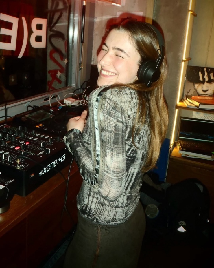 Hình ảnh khác của nữ DJ Isa. Nguồn: @uncleisaa