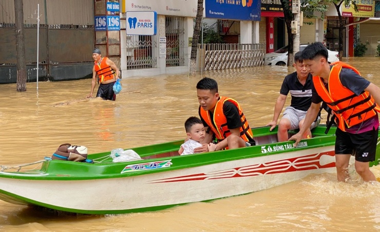 Con trai của anh Nguyễn Tuấn Linh được đưa về nơi an toàn.