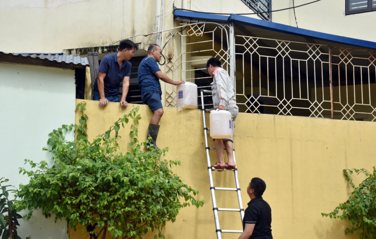 Tiếp tế nhu yếu phẩm, nhiên liệu vào Trung tâm Hỗ trợ phát triển giáo dục hòa nhập Thái Nguyên.