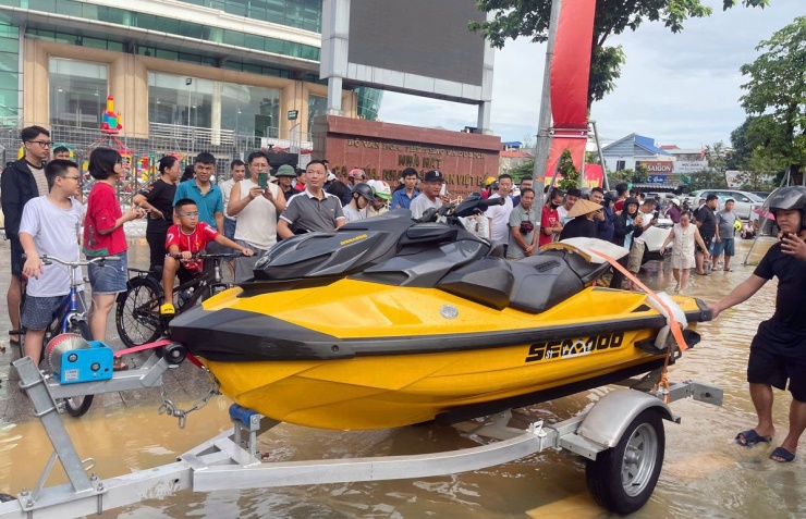 Các hoạt động cứu trợ được triển khai khẩn trương tại khu vực trung tâm hành chính tỉnh Thái Nguyên, không để người dân vùng lũ thiếu thốn. 