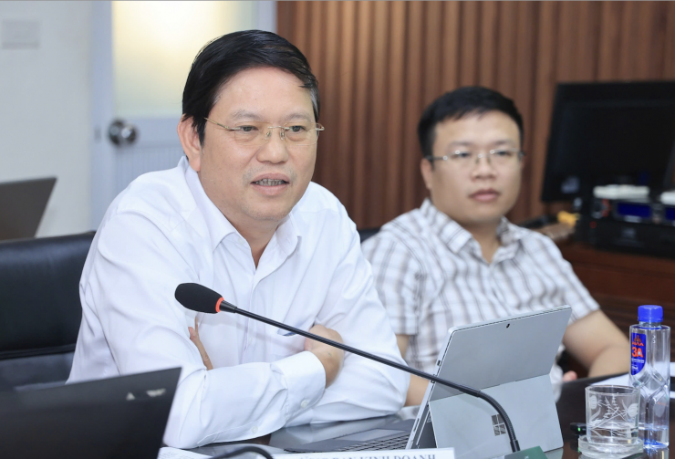 Ông Nguyễn Quốc Dũng, Trưởng ban Kinh doanh của EVN, thông tin về việc áp dụng giá điện hai thành phần. Ảnh: Báo Xây dựng