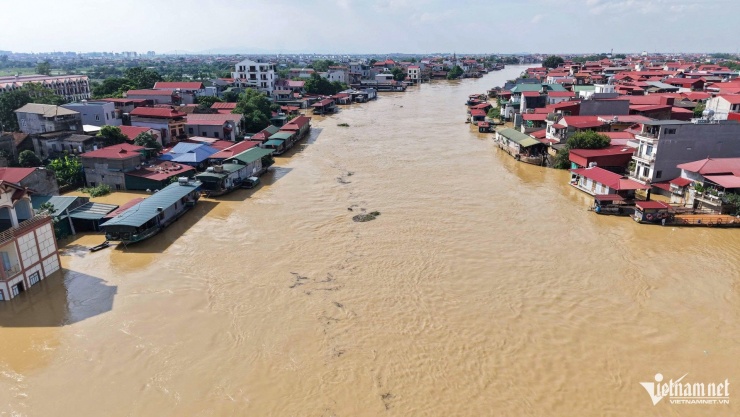 &nbsp;Nước trên sông Cầu dâng cao.