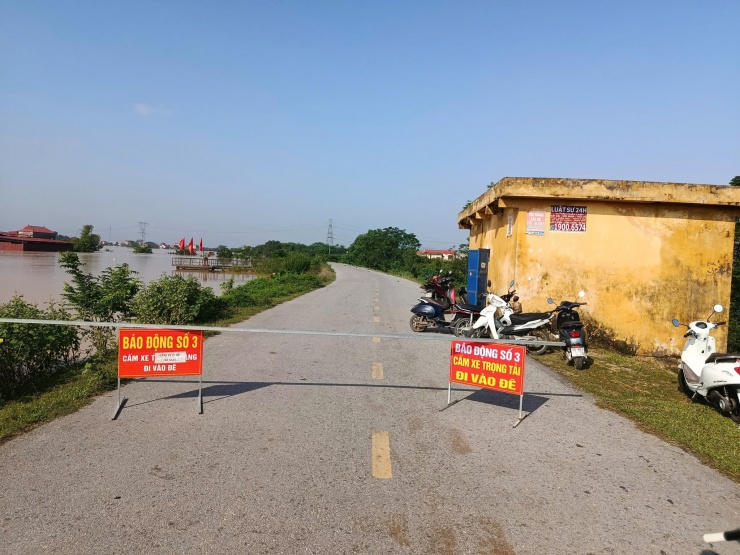 VIDEO: Nhiều khu dân cư ở Bắc Ninh nước ngập mái nhà trong trận lũ lịch sử - 3