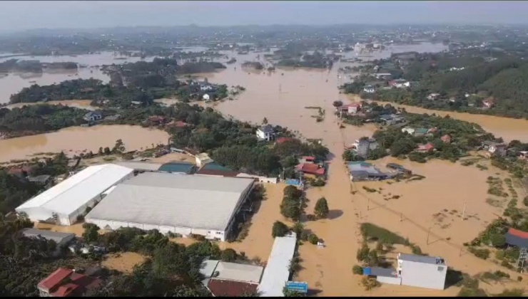 Khu vực xã Yên Thế, tỉnh Bắc Ninh chìm trong biển nước. Ảnh: Đoan Thanh Tu