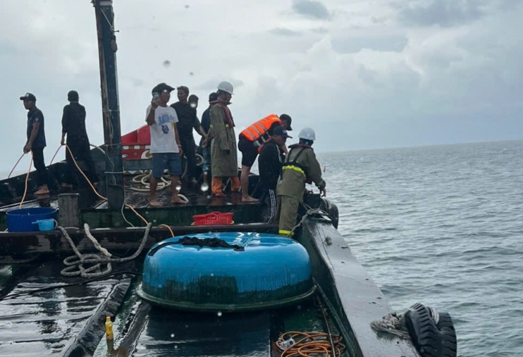 Dù mưa nhưng công tác tìm kiếm vẫn được tổ chức khẩn trương.