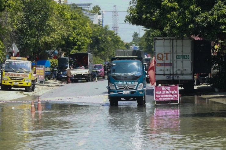 Đường vào xã Trung Giã đã bị chặn. Ảnh: Phạm Hải 
