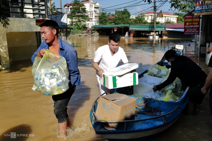 Hai ngày qua, nhân viên y tế và bệnh nhân thiếu lương thực, nước uống, nhu yếu phẩm. Bệnh viện phải kêu gọi cứu trợ, may mắn hiện tại mọi thứ đã ổn.