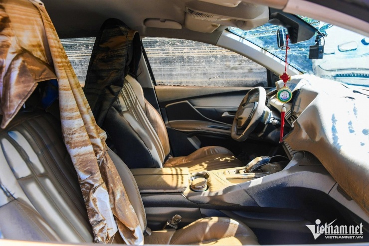 Loạt ô tô 'tan nát' sau khi nổi lên từ bùn lầy ở Thái Nguyên - 13