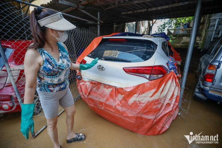 Loạt ô tô 'tan nát' sau khi nổi lên từ bùn lầy ở Thái Nguyên - 11