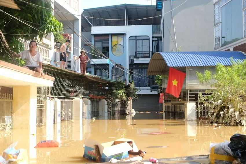 Lũ lịch sử ở Thái Nguyên: Tình người trong biển nước - 4