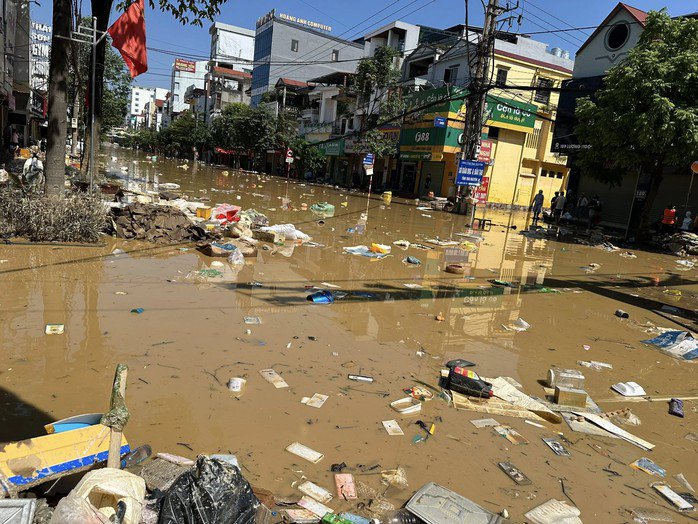 Trung tâm tỉnh Thái Nguyên nước rút chậm, nhiều nơi còn ngập. Ảnh: Facebook