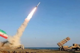 Iran tuyên bố dỡ bỏ mọi giới hạn về tầm bắn tên lửa