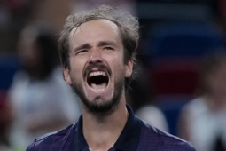 Medvedev 3 lần mới hạ được tay vợt gốc Việt, bất ngờ nổi nóng tị nạnh với Nadal