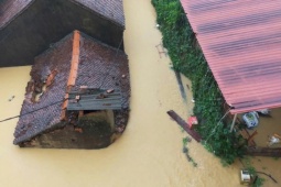 Tin tức trong ngày - Đêm chạy lũ bên bờ sông Thương