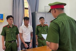 An ninh - Xã hội - Bắt tạm giam nghi phạm can tội giết người chỉ vì nghĩ mình bị “nhìn đểu”