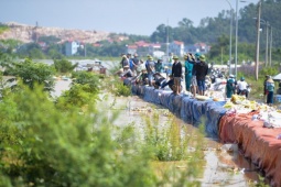 Tin tức trong ngày - Căng mình giữ đê Đẩu Hàn giữa mưa lũ ở Bắc Ninh