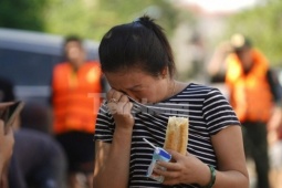 Tin tức trong ngày - Người dân Thái Nguyên gục khóc: 'Lũ cuốn trôi hết tiền và vàng tiết kiệm rồi'