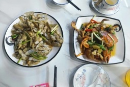 Gọi 2 đĩa đồ ăn lèo tèo, bị “hét giá” 2,3 triệu đồng và cái kết