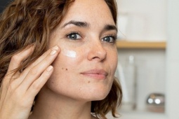 Thoa kem collagen có giúp da hết nếp nhăn không?