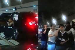 Bạn trẻ - Cuộc sống - Bé trai quỳ khóc giữa đường cầu xin các tài xế cứu mẹ sau tai nạn