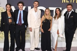 Giải trí - Gia đình, bạn bè tới ủng hộ Victoria Beckham ra mắt phim tài liệu