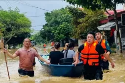 Giải trí - Mỹ Tâm ủng hộ 200 triệu đồng, NSND Quốc Hưng cứu trợ ở Thái Nguyên