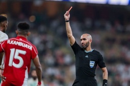 Tranh cãi trọng tài trận Indonesia - Saudi Arabia: 3 quả penalty & tấm thẻ đỏ chóng vánh