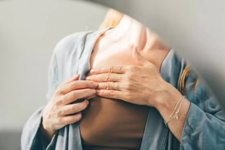 Bác sĩ bảo “còn trẻ, không cần tầm soát”, người phụ nữ suy sụp khi mắc ung thư ác tính