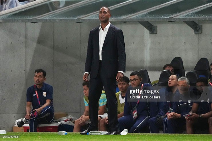 HLV Kluivert tiếc nuối vì ĐT Indonesia thất bại