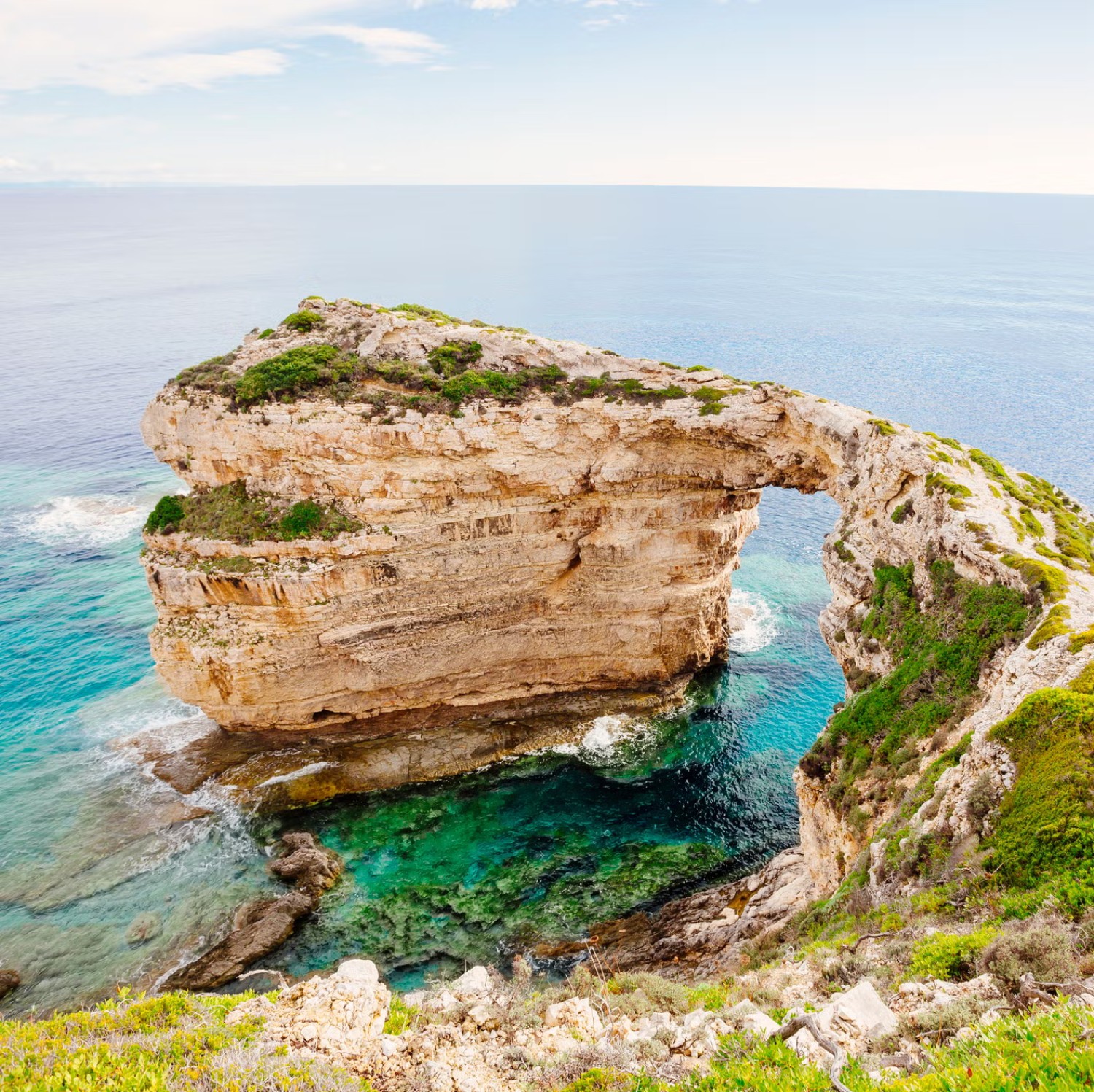 Không chỉ có Santorini, 10 hòn đảo Hy Lạp này khiến bạn ngỡ lạc vào thiên đường - 6