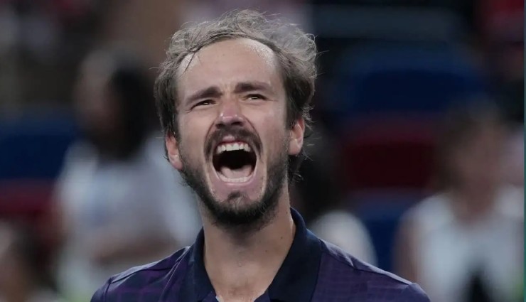 Medvedev phải tới lần thứ 3 mới có thể thắng Tien