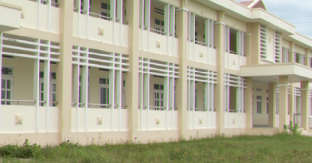 Trường hơn 14 tỷ xây xong rồi… bỏ hoang