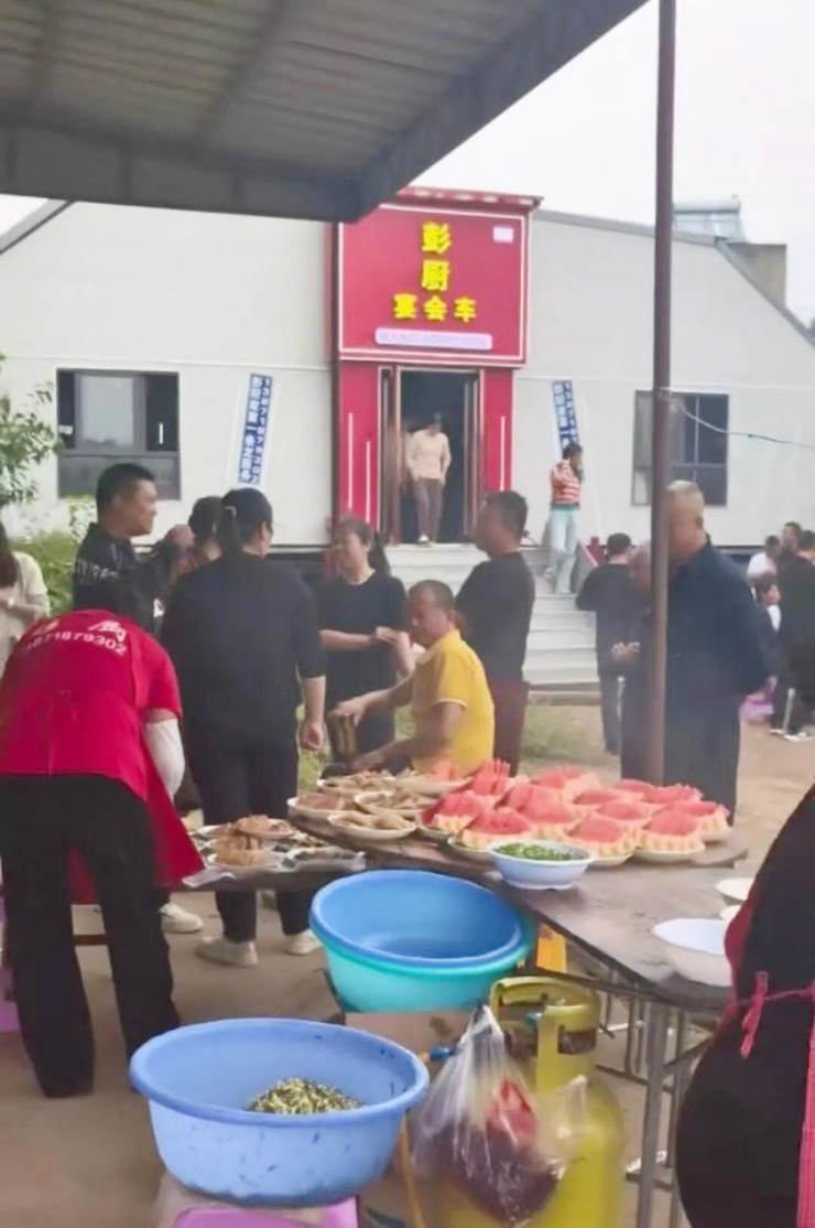 Đầu bếp quê hóa đại gia nhờ “đốt” tiền tỷ, biến xe thành “máy in tiền” - 3