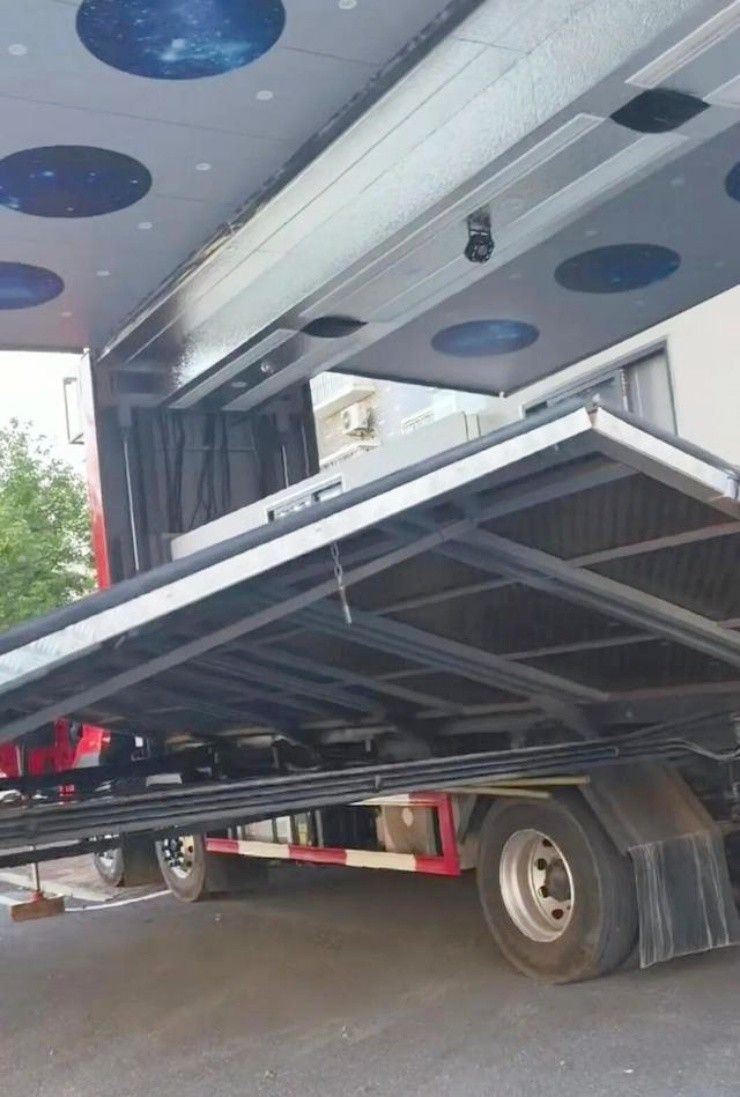 Đầu bếp quê hóa đại gia nhờ “đốt” tiền tỷ, biến xe thành “máy in tiền” - 1