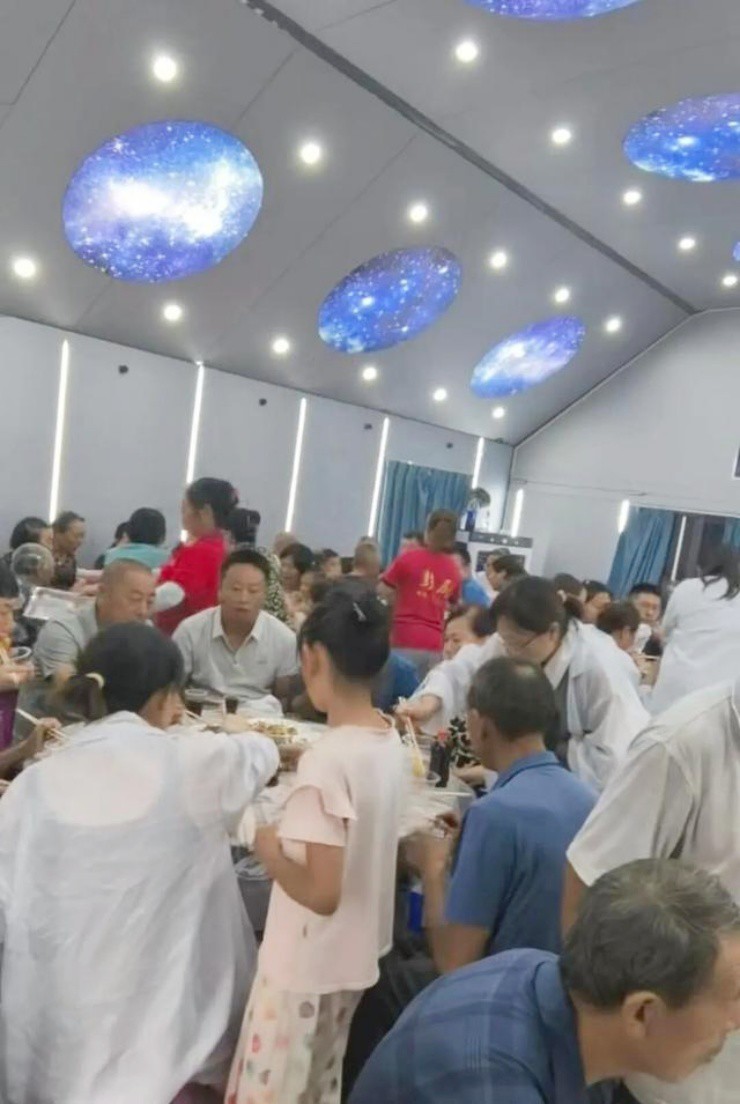 Đầu bếp quê hóa đại gia nhờ “đốt” tiền tỷ, biến xe thành “máy in tiền” - 2