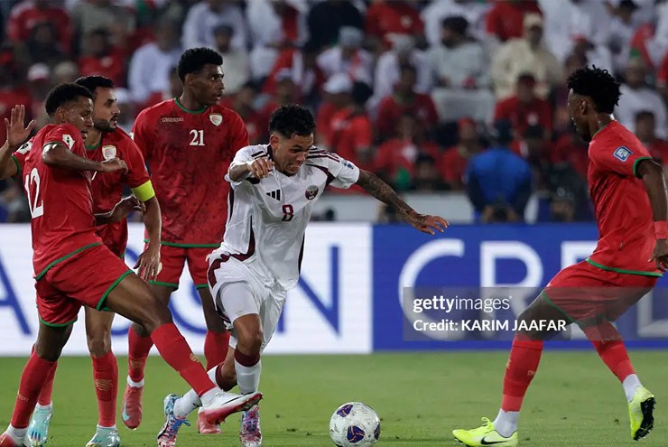 Qatar gặp nhiều khó khăn trước Oman
