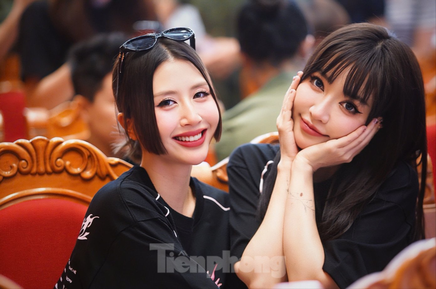 Cận nhan sắc các Em xinh như Bích Phương, Quỳnh Anh Shyn, Han Sara, Ánh Sáng AZA, Ngô Lan Hương... tại buổi giao lưu. Ảnh: Duy Phạm.