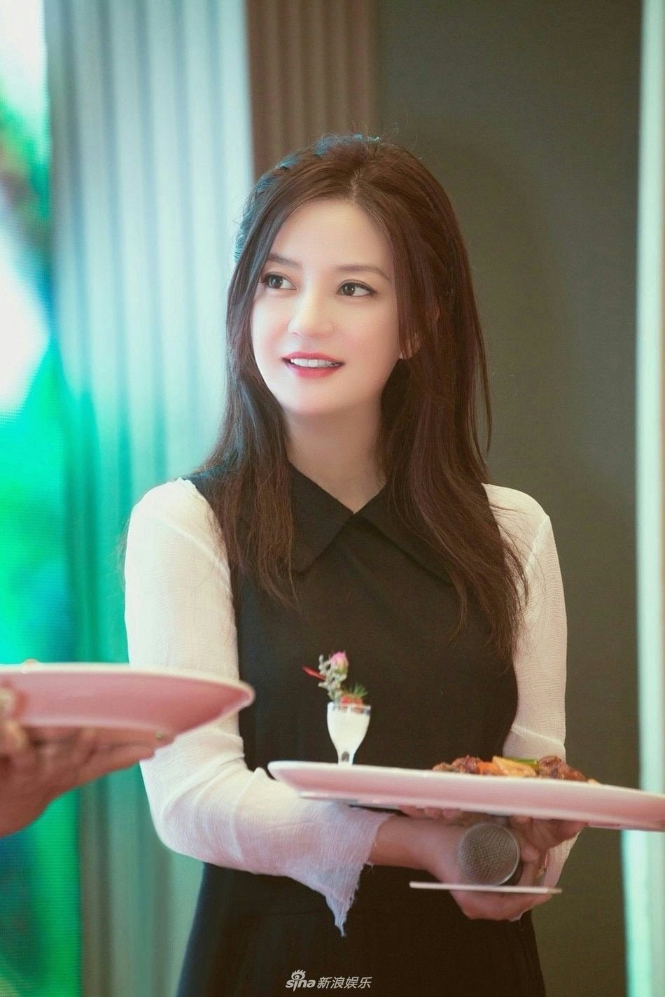 Triệu Vy và An Dĩ Hiên từng trở thành tâm điểm dư luận khi chồng vướng lao lý.