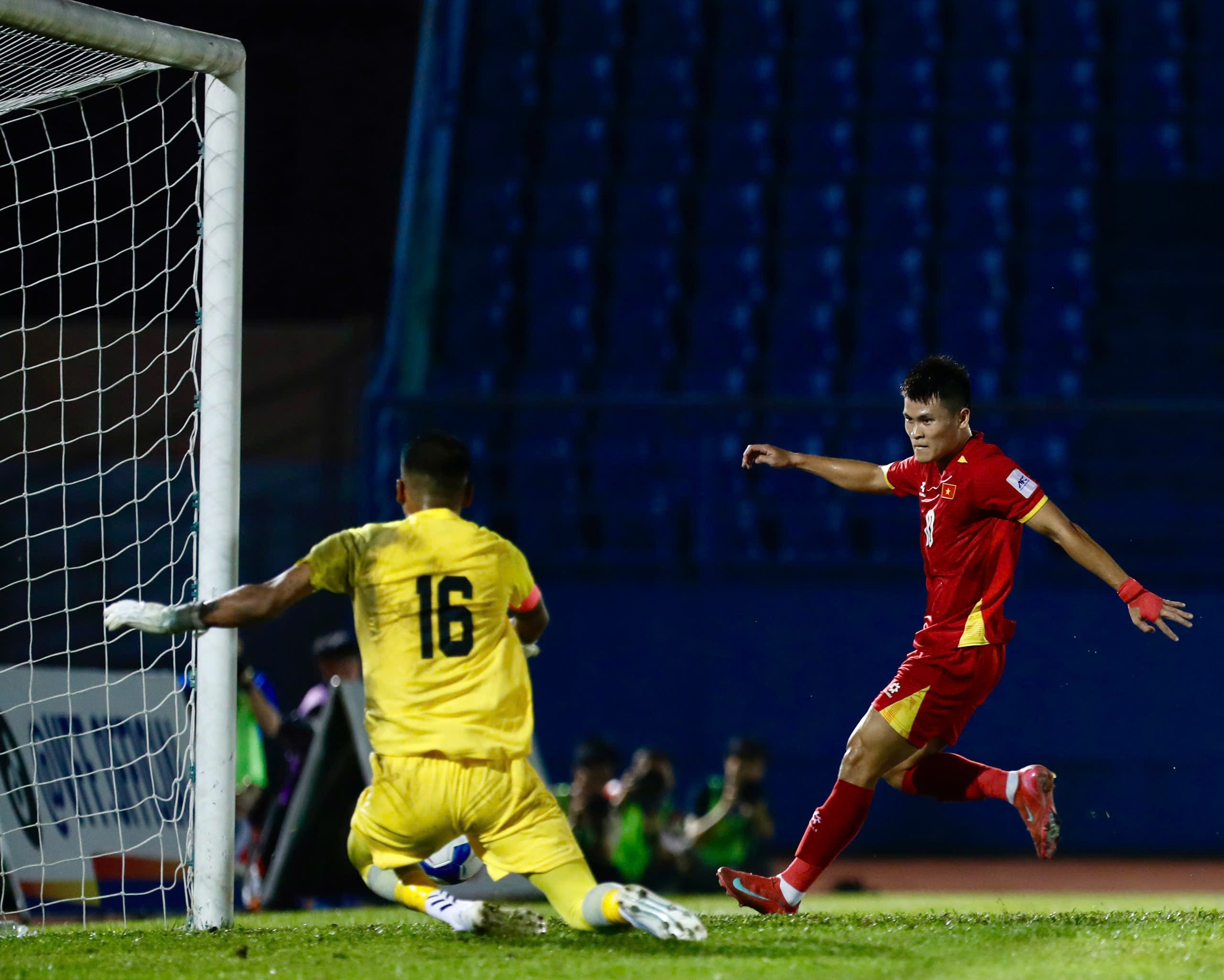 Trực tiếp bóng đá ĐT Việt Nam - Nepal: Thanh Nhàn ghi bàn không được tính (vòng loại Asian Cup) (Hết giờ) - 4
