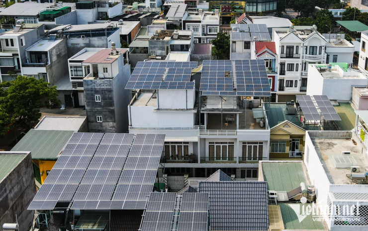 Hỗ trợ hộ gia đình lắp đặt điện mặt trời mái nhà: Bộ Công Thương có đề xuất mới - 1