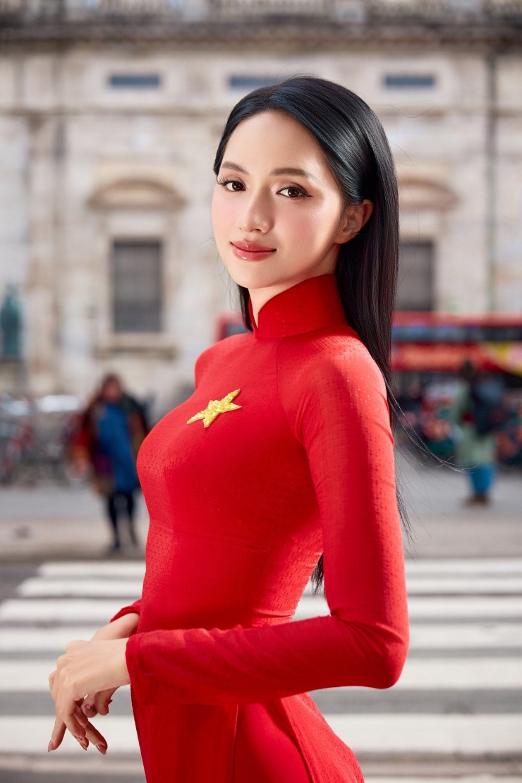 Hoa hậu Hương Giang vừa chia sẻ trên trang cá nhân loạt ảnh mới chụp tại Copenhagen (Đan Mạch), thu hút sự chú ý lớn từ công chúng.