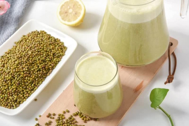 Nước đậu xanh được rất nhiều người ưa thích.