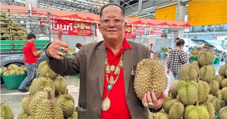 Ông Arnon là chủ một vựa và kho sầu riêng lớn trong vùng. Ảnh: FB/สวีนิวส์ออนไลน์