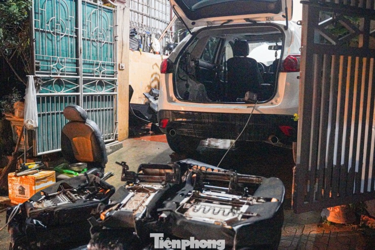 Ô tô ngập khắp phố, cứu hộ Thái Nguyên trắng đêm ‘vớt’ xe sau lũ - 14
