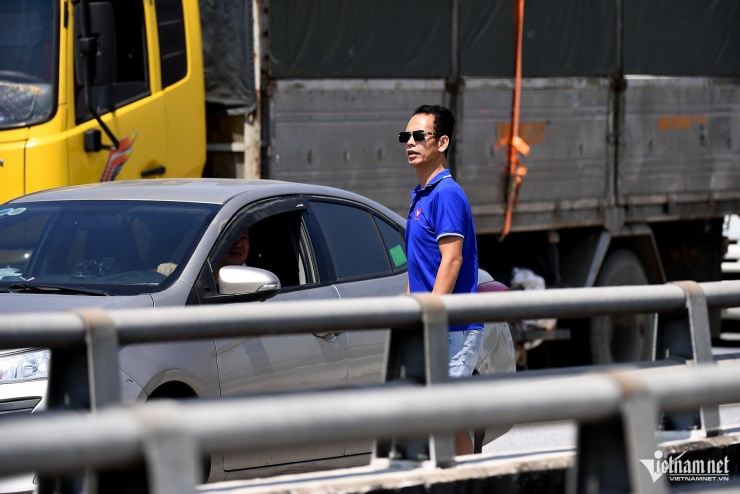 Rời vùng lũ Thái Nguyên, tài xế ô tô gặp cảnh 'thêm một lần đau' trên cao tốc - 10