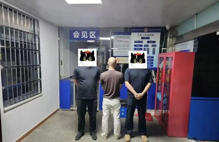 Trước khi trộm nhà ông Bành, Peng (ở giữa) từng thực hiện trót lọt 2 vụ trộm tiền mừng đám cưới khác. Ảnh: Sina