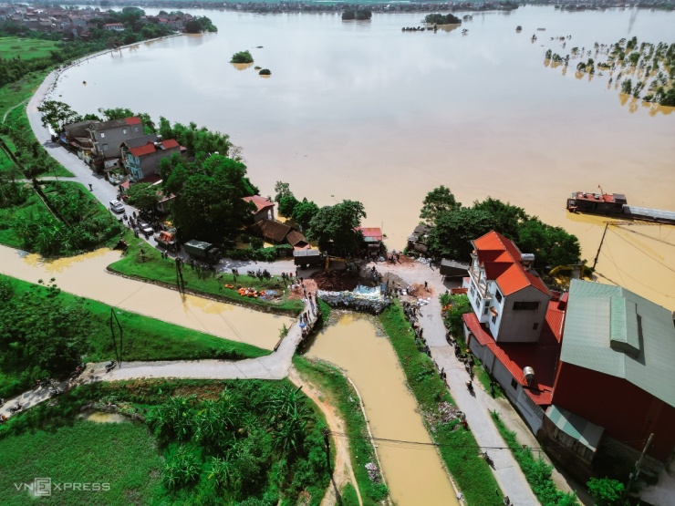 Bắc Ninh đắp hàng loạt đê ngăn lũ sông Cầu - 1