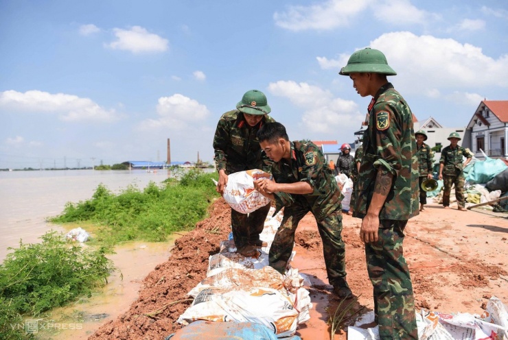 Bắc Ninh đắp hàng loạt đê ngăn lũ sông Cầu - 4